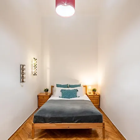 - Large - Simple Βουδαπέστη