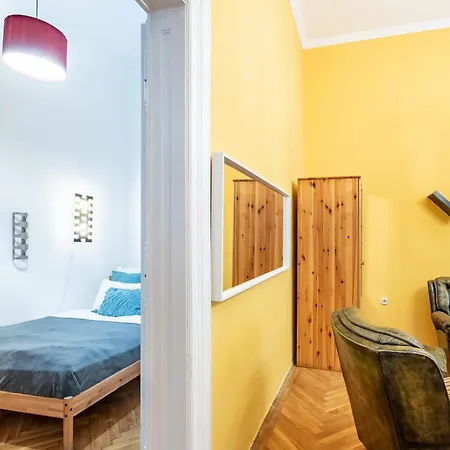 - Large - Simple Apartment *