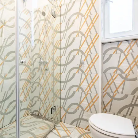 - Large - Simple Apartment