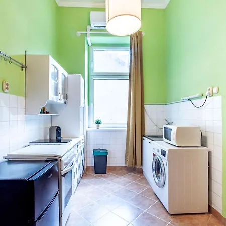 - Large - Simple Budapest