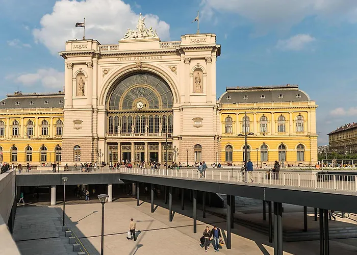 - Large - Simple * Budapesta