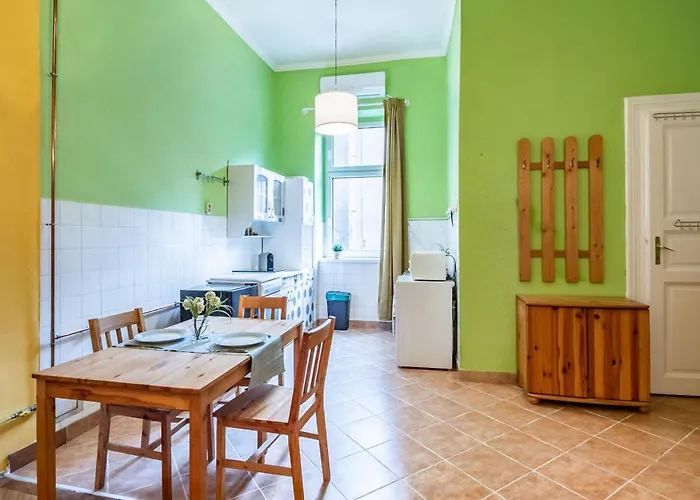 - Large - Simple Apartament *